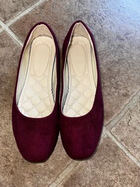 Women’s Classic Ballet Flats in Burgundy - Comfortable Everyday Slip-Ons